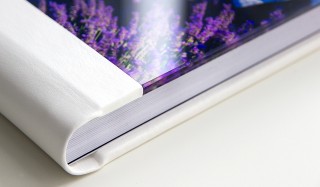 IceBook - фотокнига, що приковує погляд та забирає дар мови
